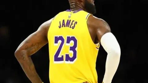 [NBA]马刺主场轻松击败尼克斯，卡斯尔贡献22分3篮板